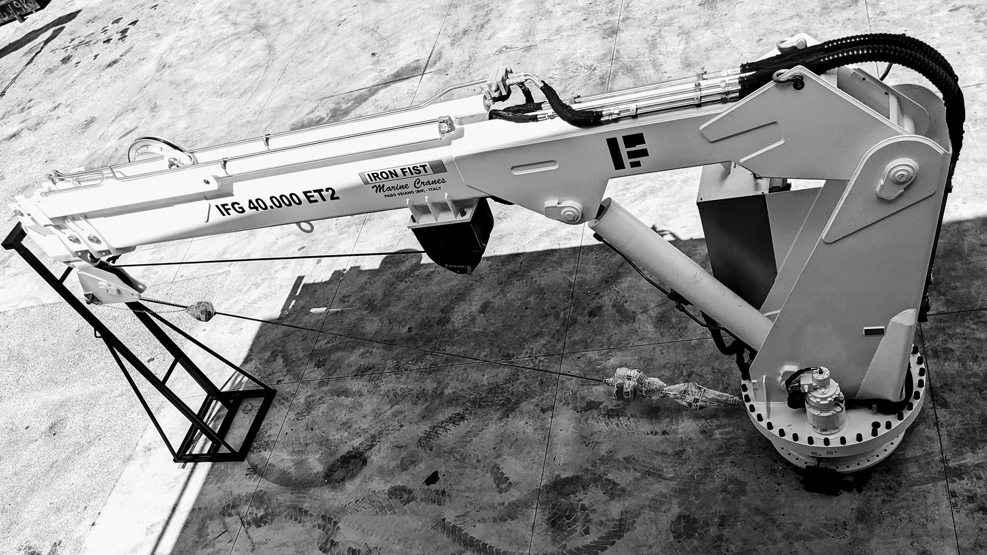 italian design for marine cranes iron fist