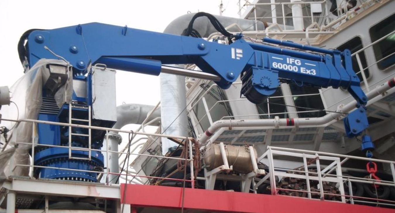 Telescopic  marine cranes